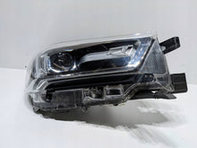 Laden Sie das Bild in den Galerie-Viewer, Frontscheinwerfer Toyota Hilux VIII Rechts Scheinwerfer Headlight SCH2296730960hm