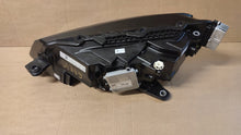 Laden Sie das Bild in den Galerie-Viewer, Frontscheinwerfer Skoda Superb III 3V1941016D Full LED Rechts oder Links