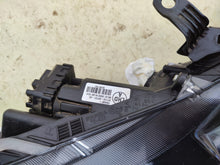 Laden Sie das Bild in den Galerie-Viewer, Frontscheinwerfer Toyota Corolla 81110-02T31-00 Rechts Scheinwerfer Headlight