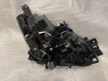 Laden Sie das Bild in den Galerie-Viewer, Frontscheinwerfer Mazda II D43N-51040 LED Links Scheinwerfer Headlight