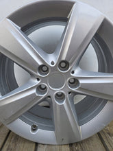 Laden Sie das Bild in den Galerie-Viewer, 1x Alufelge 17 Zoll 7.5" 5x112 54ET Silber 6855087 BMW Rim Wheel FEL2688905208mh