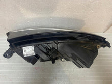 Laden Sie das Bild in den Galerie-Viewer, Frontscheinwerfer Skoda Fabia III 6V1941016F LED FALSE Scheinwerfer Headlight SCH9313583391iz