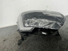 Laden Sie das Bild in den Galerie-Viewer, Frontscheinwerfer Opel Movano B Master III 260105567 Rechts Headlight SCH7206998772em