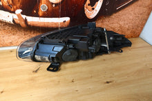 Laden Sie das Bild in den Galerie-Viewer, Frontscheinwerfer Renault Megane III 260605125R Links Scheinwerfer Headlight SCH1915978995am