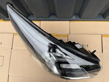 Load image into Gallery viewer, Frontscheinwerfer Renault Trafic III 260106627R Rechts Scheinwerfer Headlight SCH2546927352jb