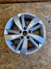 Laden Sie das Bild in den Galerie-Viewer, 1x Alufelge 15 Zoll 5.5" 5x100 40ET Glanz Silber 2G0601025N VW Polo Rim Wheel FEL8254582436dn