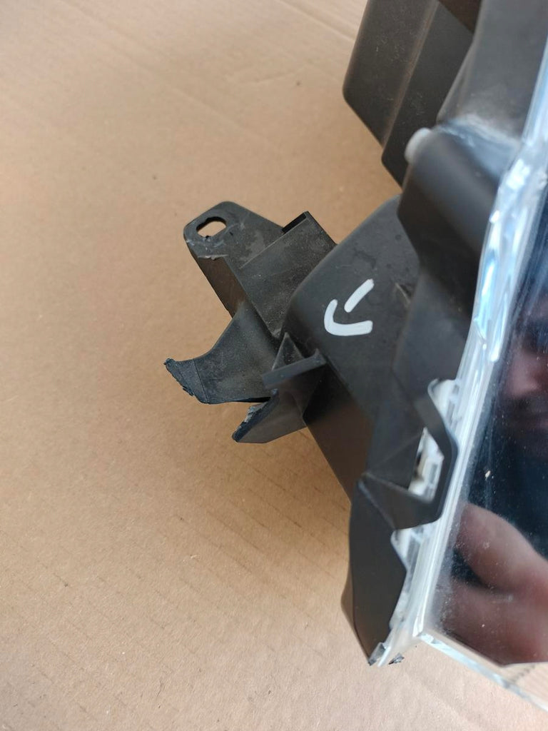 Frontscheinwerfer Mitsubishi Eclipse Cross 8301D185 LED Links Headlight