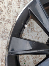 Laden Sie das Bild in den Galerie-Viewer, 1x Alufelge 17 Zoll 7.0&quot; 5x100 46ET Glanz Schwarz 5JJ601025 Skoda Fabia Rapid