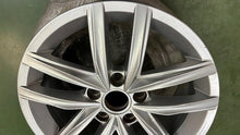 Load image into Gallery viewer, 1x Alufelge 16 Zoll 6.5&quot; 5x112 46ET Glanz Silber 5G0601025 Vw Rim Wheel