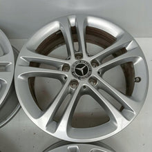 Laden Sie das Bild in den Galerie-Viewer, 4x Alufelge 17 Zoll 6.5" 5x112 44ET Glanz Silber A1774010400 Mercedes-Benz Gla FEL9320453594vy