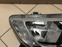 Laden Sie das Bild in den Galerie-Viewer, Frontscheinwerfer Dacia Duster 260108435R LED Rechts Scheinwerfer Headlight