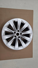 Laden Sie das Bild in den Galerie-Viewer, 1x Alufelge 19 Zoll 8.0&quot; 5x114.3 1059337-00-B Tesla S Rim Wheel