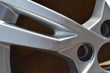 Laden Sie das Bild in den Galerie-Viewer, 1x Alufelge 17 Zoll 6.5&quot; 5x112 45ET Glanz Silber 8V0601025DK Audi A3 Rim Wheel