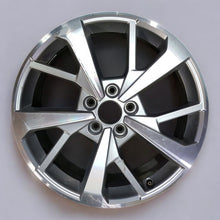 Load image into Gallery viewer, 1x Alufelge 18 Zoll 7.0&quot; 5x112 43ET 83A601025J Audi Q3 Rim Wheel