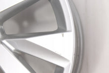 Laden Sie das Bild in den Galerie-Viewer, 1x Alufelge 18 Zoll 7.0" 5x100 39ET Silber 2GM601025 VW Rim Wheel FEL7170850221zx