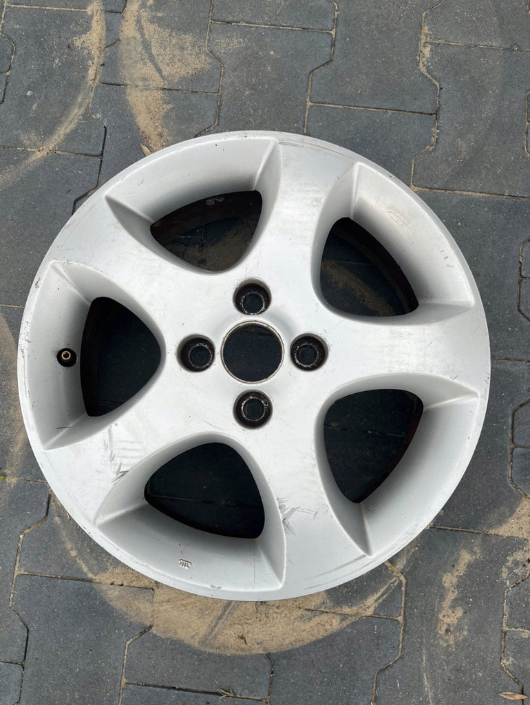 1x Alufelge 15 Zoll 5.5" 5x100 45ET Glanz Silber SU0007 Suzuki Rim Wheel FEL9969817371cp