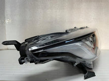 Laden Sie das Bild in den Galerie-Viewer, Frontscheinwerfer Toyota 4 Yaris LED Rechts Scheinwerfer Headlight