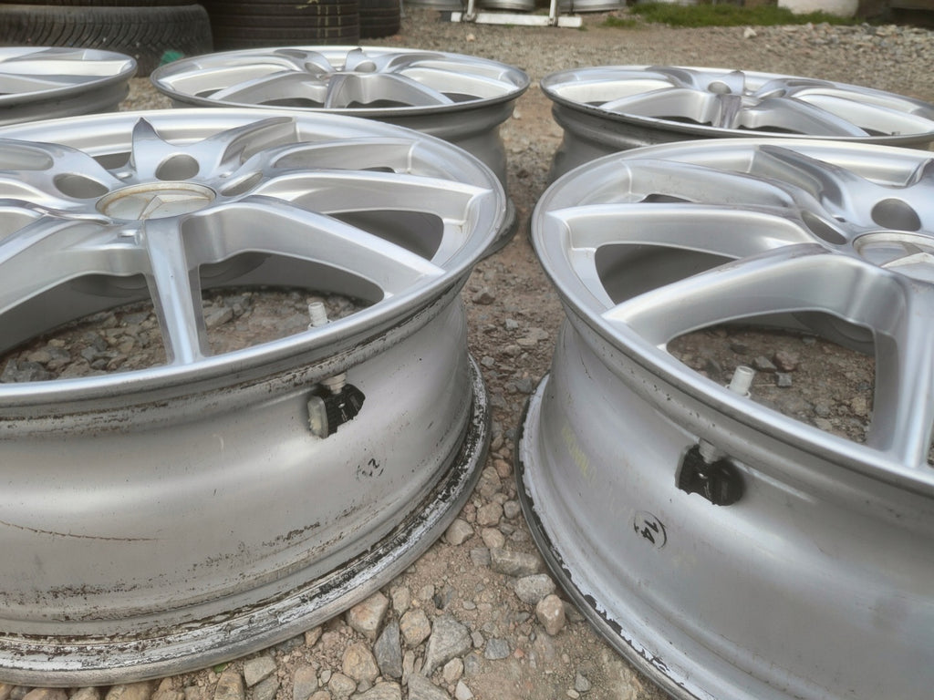4x Alufelge 17 Zoll 6.5" 5x112 49ET Glanz Silber A2464010102 Mercedes-Benz FEL6698272777in