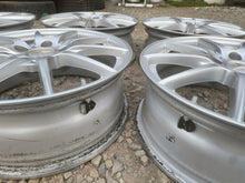 Laden Sie das Bild in den Galerie-Viewer, 4x Alufelge 17 Zoll 6.5" 5x112 49ET Glanz Silber A2464010102 Mercedes-Benz FEL6698272777in
