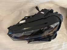 Laden Sie das Bild in den Galerie-Viewer, Frontscheinwerfer Skoda Karoq 57B941009 Links Scheinwerfer Headlight SCH9589306391kz