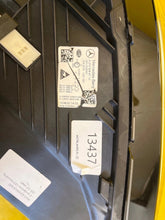 Laden Sie das Bild in den Galerie-Viewer, Frontscheinwerfer Mercedes-Benz W213 A2139066710 LED Rechts oder Links SCH8618496099on