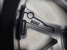 Load image into Gallery viewer, 1x Alufelge 18 Zoll 9.0" 5x112 42ET Glanz Grau 6896774 BMW I4 G26 Rim Wheel FEL5197055336wg