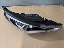 Load image into Gallery viewer, Frontscheinwerfer Hyundai I30 III Rechts Scheinwerfer Headlight SCH3628336660ca