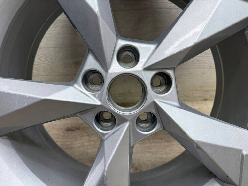 1x Alufelge 19 Zoll 83A601025N Audi Q3 Rim Wheel FEL7877538073di