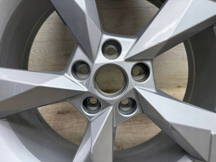 1x Alufelge 19 Zoll 83A601025N Audi Q3 Rim Wheel FEL7877538073di