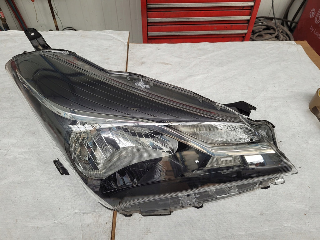 Frontscheinwerfer Toyota Yaris Rechts Scheinwerfer Headlight SCH3798891628ji