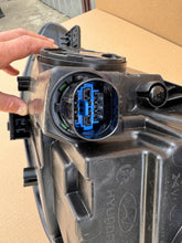 Load image into Gallery viewer, Frontscheinwerfer Hyundai I10 III 92102-K7100 Rechts Scheinwerfer Headlight