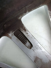 Load image into Gallery viewer, 1x Alufelge 18 Zoll 7.5" 5x114.3 43ET Glanz Silber 670010977 Maserati I FEL3583503438ax