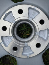 Laden Sie das Bild in den Galerie-Viewer, 1x Alufelge 18 Zoll 7.0" 5x114.3 45ET Silber 9965957080 Mazda Cx-5 Rim Wheel FEL2213896084ls