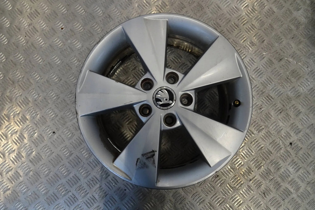 1x Alufelge 16 Zoll 6.5" 5x112 46ET Glanz Silber 5E0601025C Skoda Octavia Iii FEL6666640838br