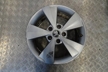 Load image into Gallery viewer, 1x Alufelge 16 Zoll 6.5" 5x112 46ET Glanz Silber 5E0601025C Skoda Octavia Iii FEL6666640838br