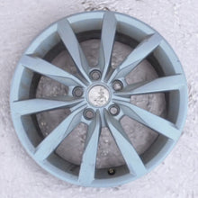 Load image into Gallery viewer, 1x Alufelge 17 Zoll 6.0&quot; 5x112 48ET Glanz Silber 5G0601025K Vw Rim Wheel