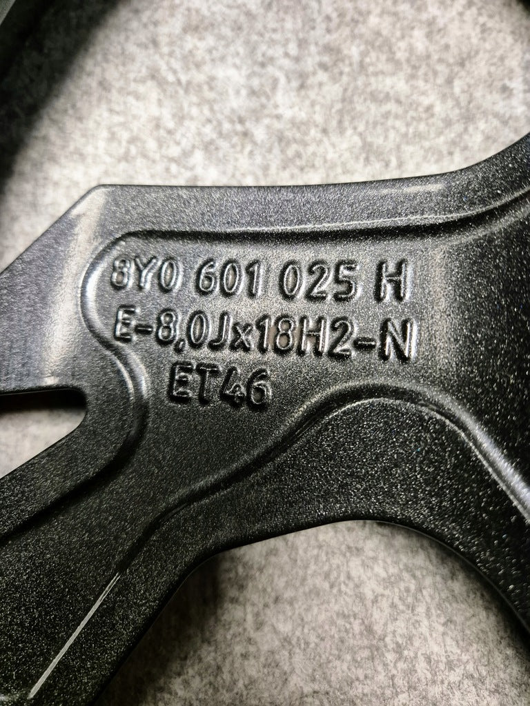 1x Alufelge 18 Zoll 8.0" 5x112 46ET Glanz Graphit 8Y0601025H Audi A3 Mg FEL6070919238cw