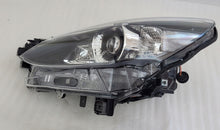 Laden Sie das Bild in den Galerie-Viewer, Frontscheinwerfer Mazda 2 Demio D43N-51040 Links Scheinwerfer Headlight SCH8900579302wg