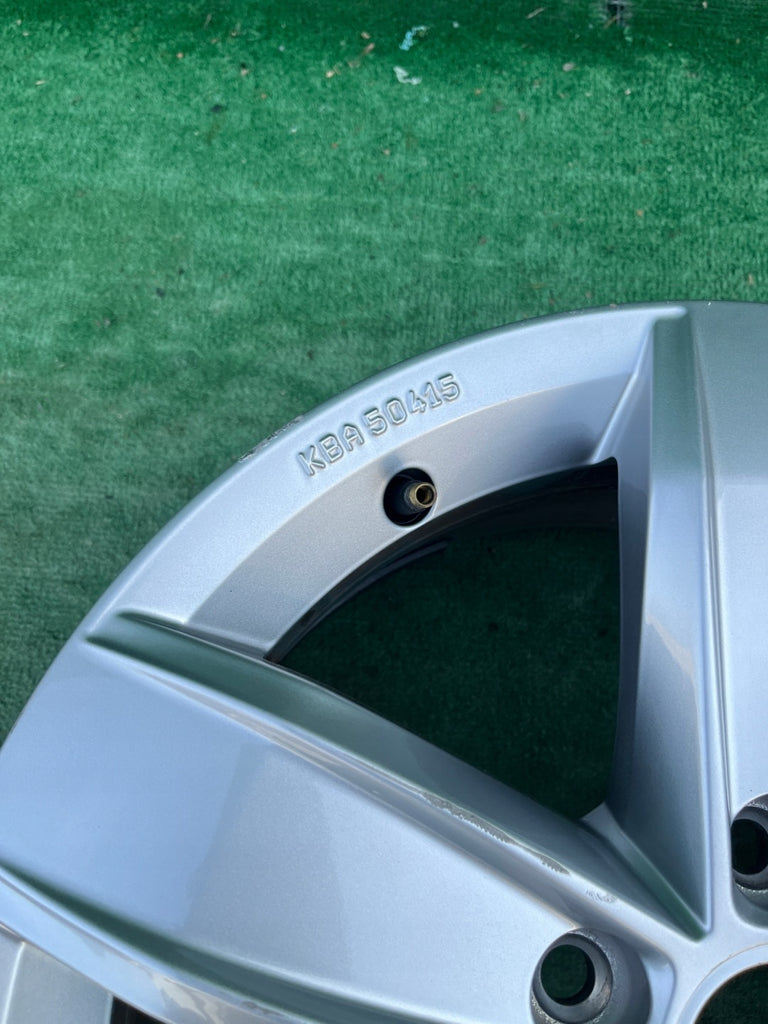 1x Alufelge 16 Zoll 6.0" 5x112 43ET Glanz Silber 2GA071496A VW T-Roc I Rim Wheel FEL8897686499nf