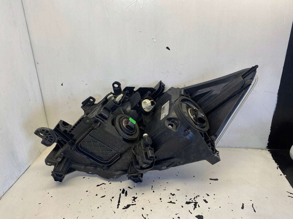 Frontscheinwerfer Toyota Auris 81110-02470 Rechts Scheinwerfer Headlight