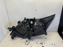 Laden Sie das Bild in den Galerie-Viewer, Frontscheinwerfer Toyota Auris 81110-02470 Rechts Scheinwerfer Headlight