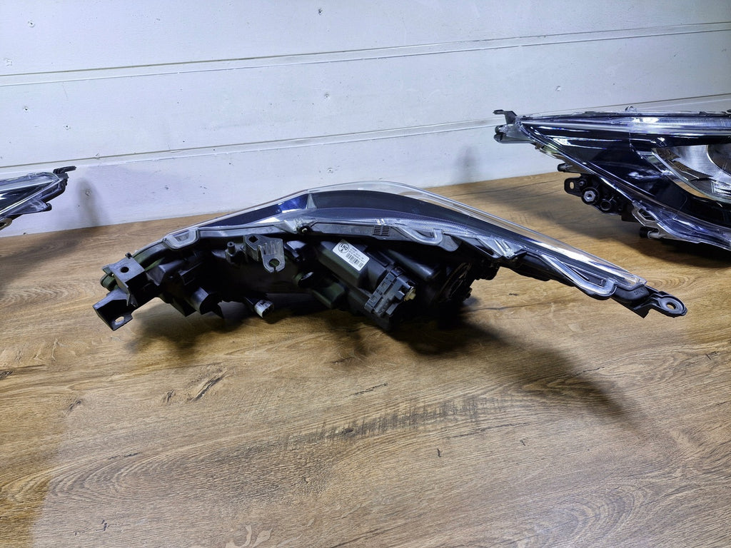 Frontscheinwerfer Toyota Corolla 81110-02T31-00 Rechts Scheinwerfer Headlight SCH8138121475sa