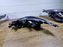 Laden Sie das Bild in den Galerie-Viewer, Frontscheinwerfer Toyota Corolla 81110-02T31-00 Rechts Scheinwerfer Headlight SCH8138121475sa