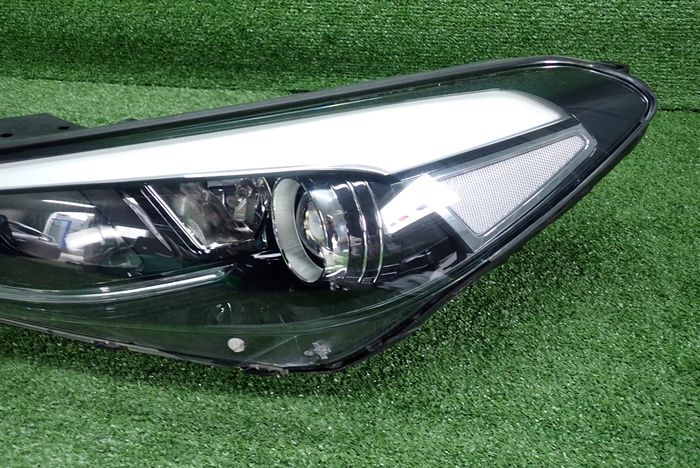 Frontscheinwerfer Hyundai Tucson 92101D7100 Links Scheinwerfer Headlight SCH6506010033yo