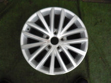 Laden Sie das Bild in den Galerie-Viewer, 1x Alufelge 17 Zoll 7.0" 5x112 54ET 5C0601025AH VW Beetle Rim Wheel FEL7796433596bv