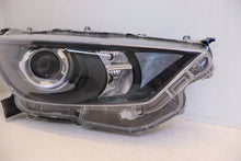 Laden Sie das Bild in den Galerie-Viewer, Frontscheinwerfer Toyota Yaris Rechts Scheinwerfer Headlight SCH1141358562vp