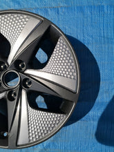 Load image into Gallery viewer, 1x Alufelge 17 Zoll 7.0&quot; 5x114.3 53ET Glanz Silber 529100G2600 Hyundai Ioniq