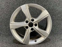 Laden Sie das Bild in den Galerie-Viewer, 1x Alufelge 17 Zoll 7.5&quot; 5x112 38ET Glanz Silber 8W0601025 Audi A4 B9 Rim Wheel