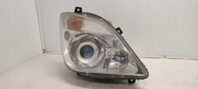 Laden Sie das Bild in den Galerie-Viewer, Frontscheinwerfer Mercedes-Benz Sprinter 906 A9068201061 Xenon Rechts Headlight SCH3906165131rw