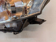 Laden Sie das Bild in den Galerie-Viewer, Frontscheinwerfer Toyota Prius Plus CCI2286 Links Scheinwerfer Headlight SCH1913196957tp